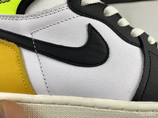 Rep 555088-118 JORDAN HIGH AIR GOLD' 1 'VOLT OG RETRO 0617